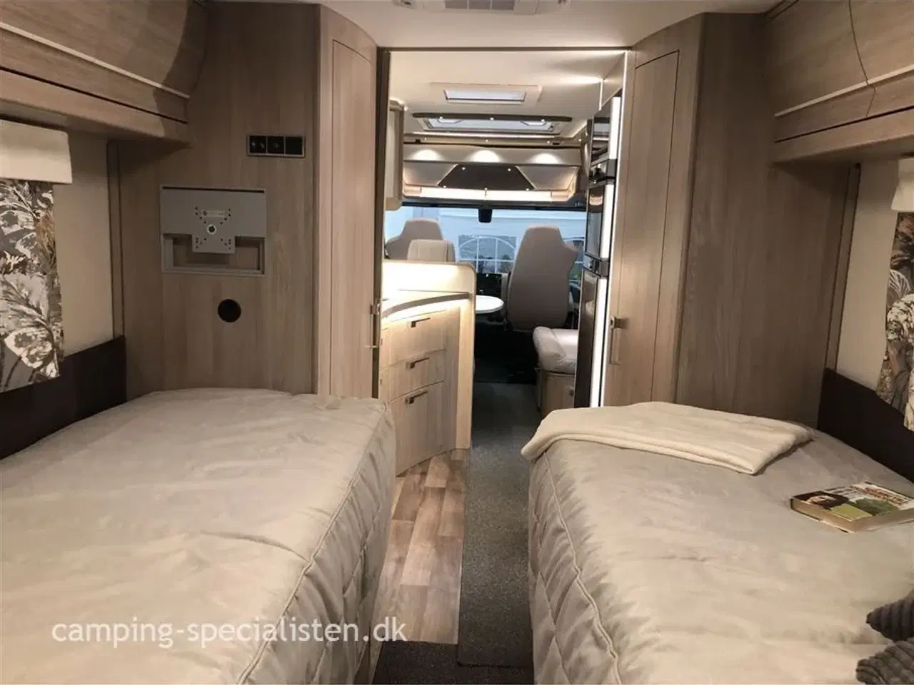 Billede 14 - 2025 - Kabe Imperial I 910 T   Kabe Imperial 910 T med ende badeværelse  model 2025 kan nu ses  hos Camping- Specialisten.dk