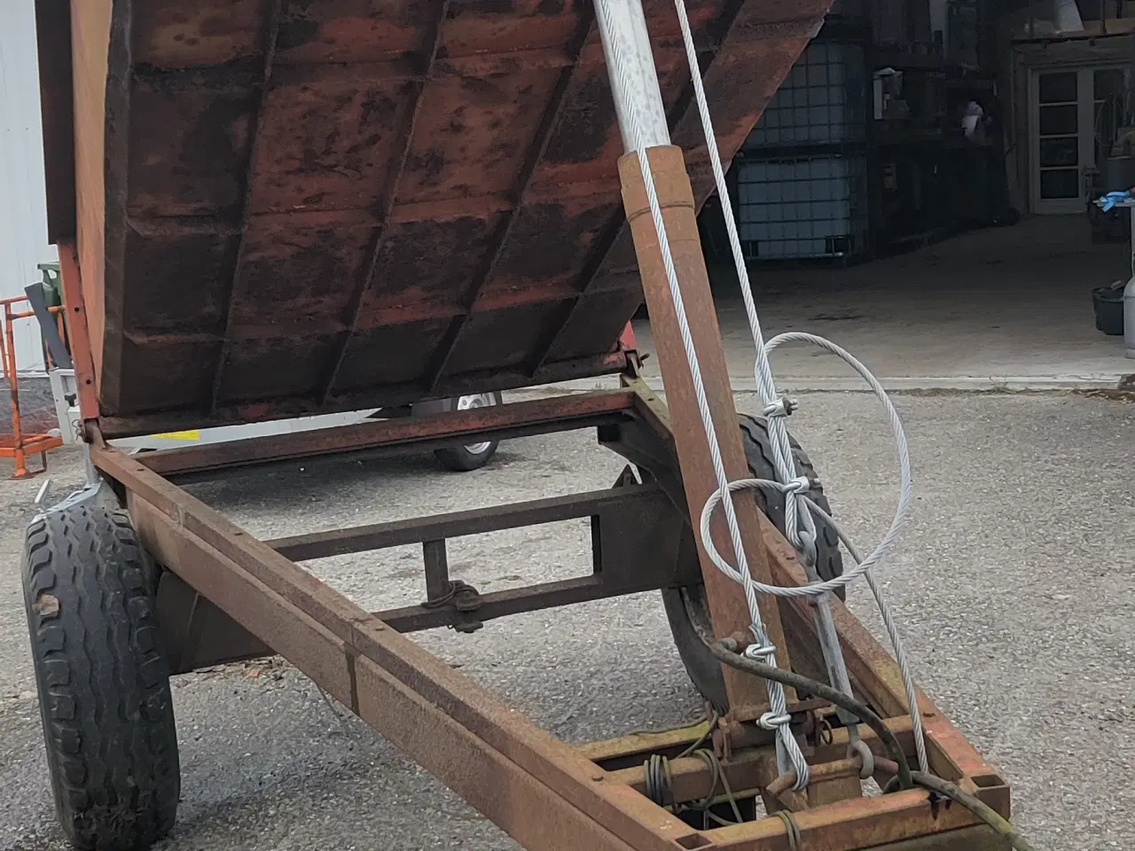 Billede 3 - Tipvogn til lille traktor.