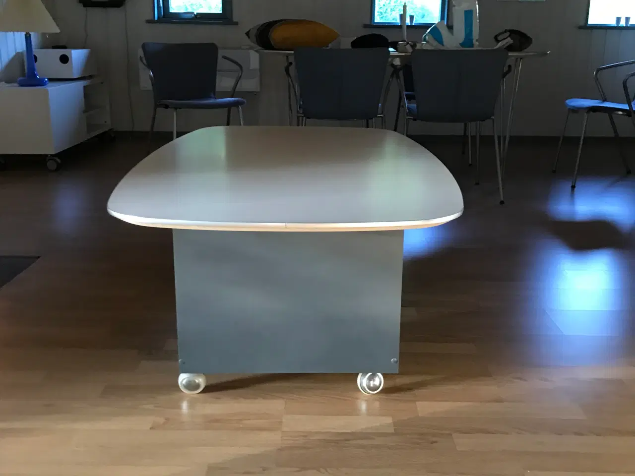 Billede 1 - Sofabord hvid bordplade understel grå