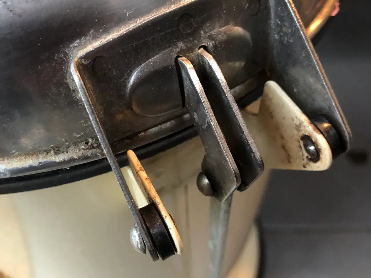 Billede 11 - Cremefarvet Vipp skraldespand 53 cm høj