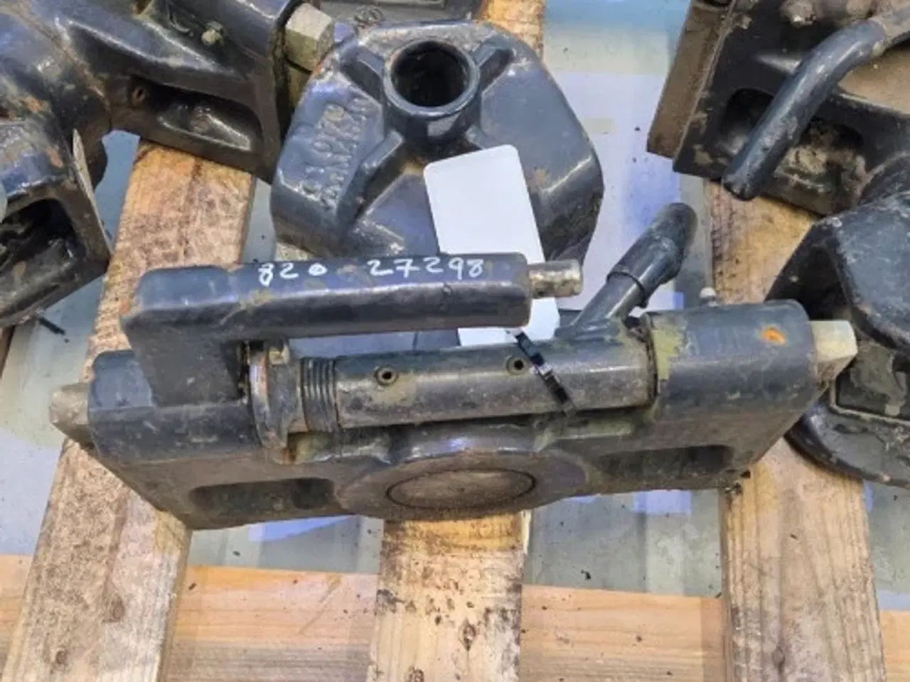 Billede 3 - New Holland T7.175 Hitch 82027298  5Stk