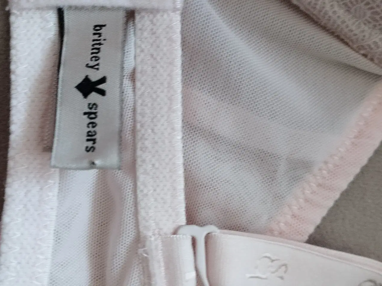 Billede 5 - 2 BH  med bøjler, HUNKEMÖLLER str. 75 F G og BRITH