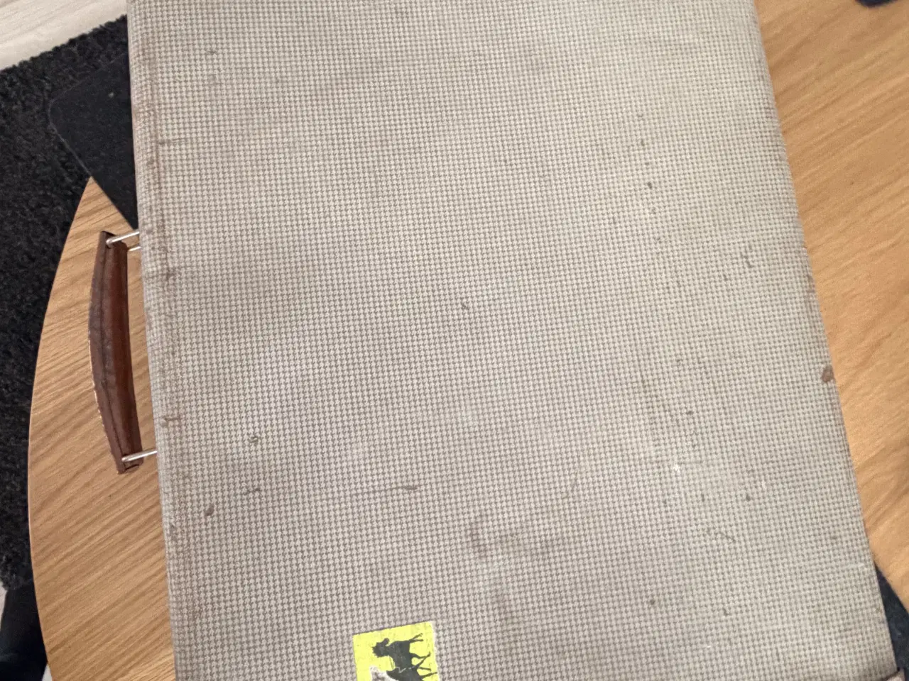 Billede 1 - Gamle rejsekuffert med frimærker 