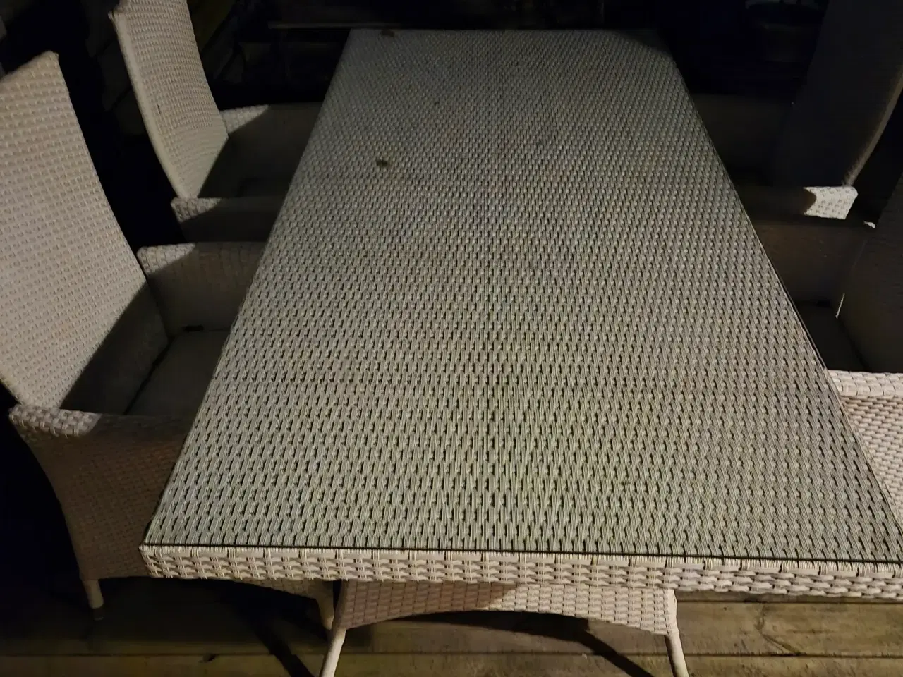 Billede 1 - Bord og stole i hvid flet