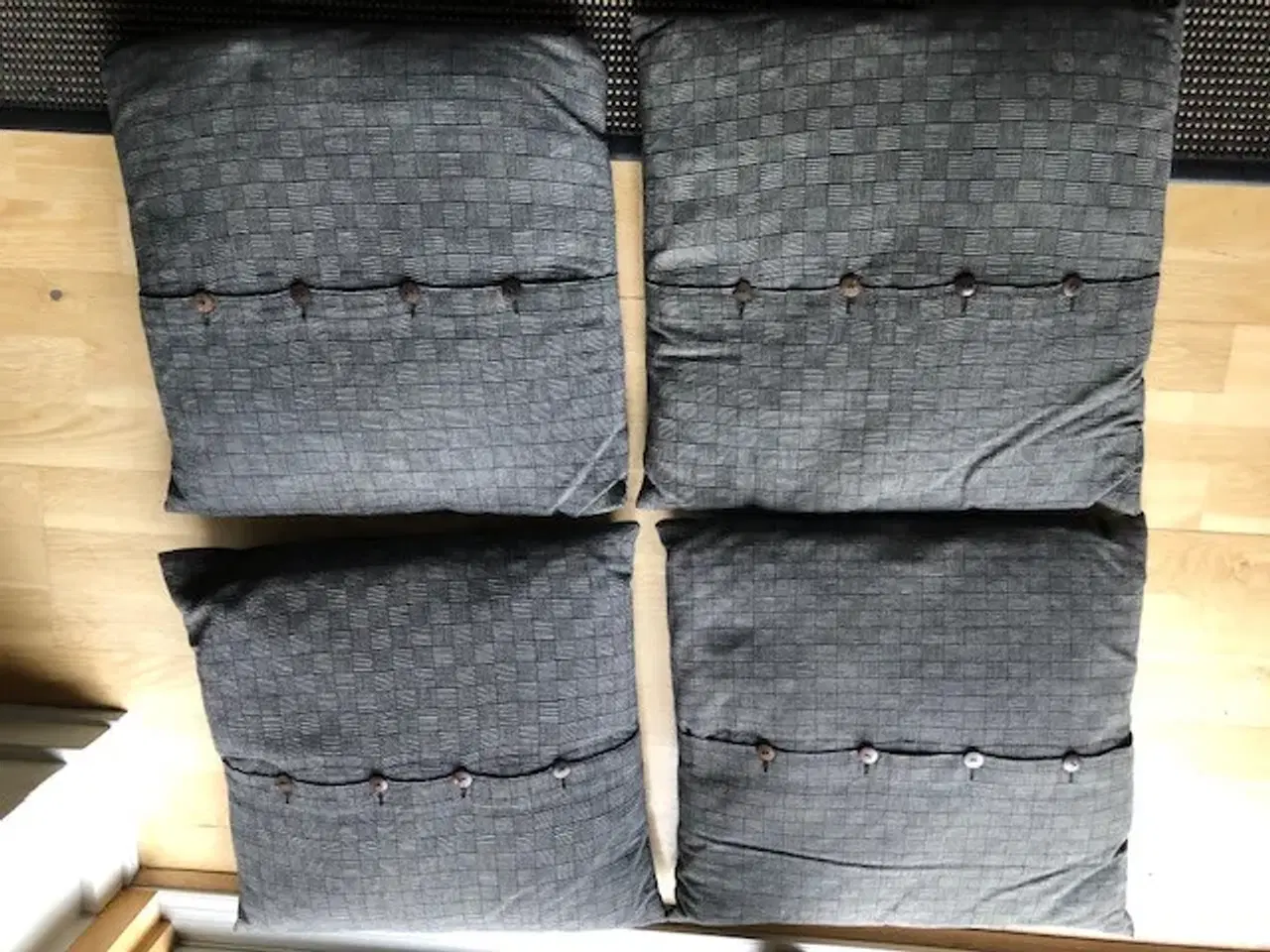Billede 2 - 4 sorte sofa-puder