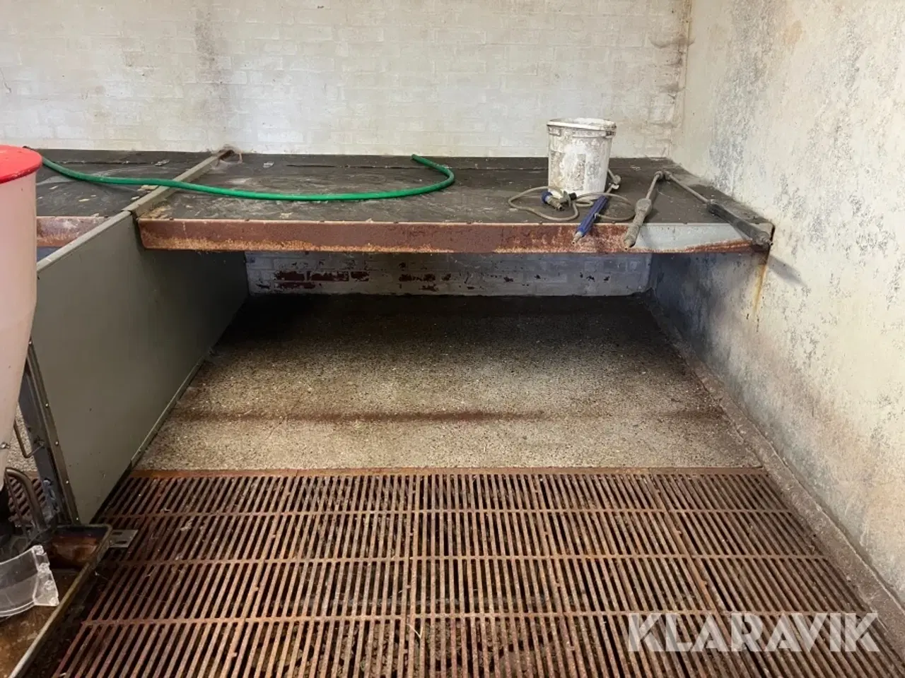 Billede 6 - Grisestier i rustfrit stål med inventar Skiold 12 styk