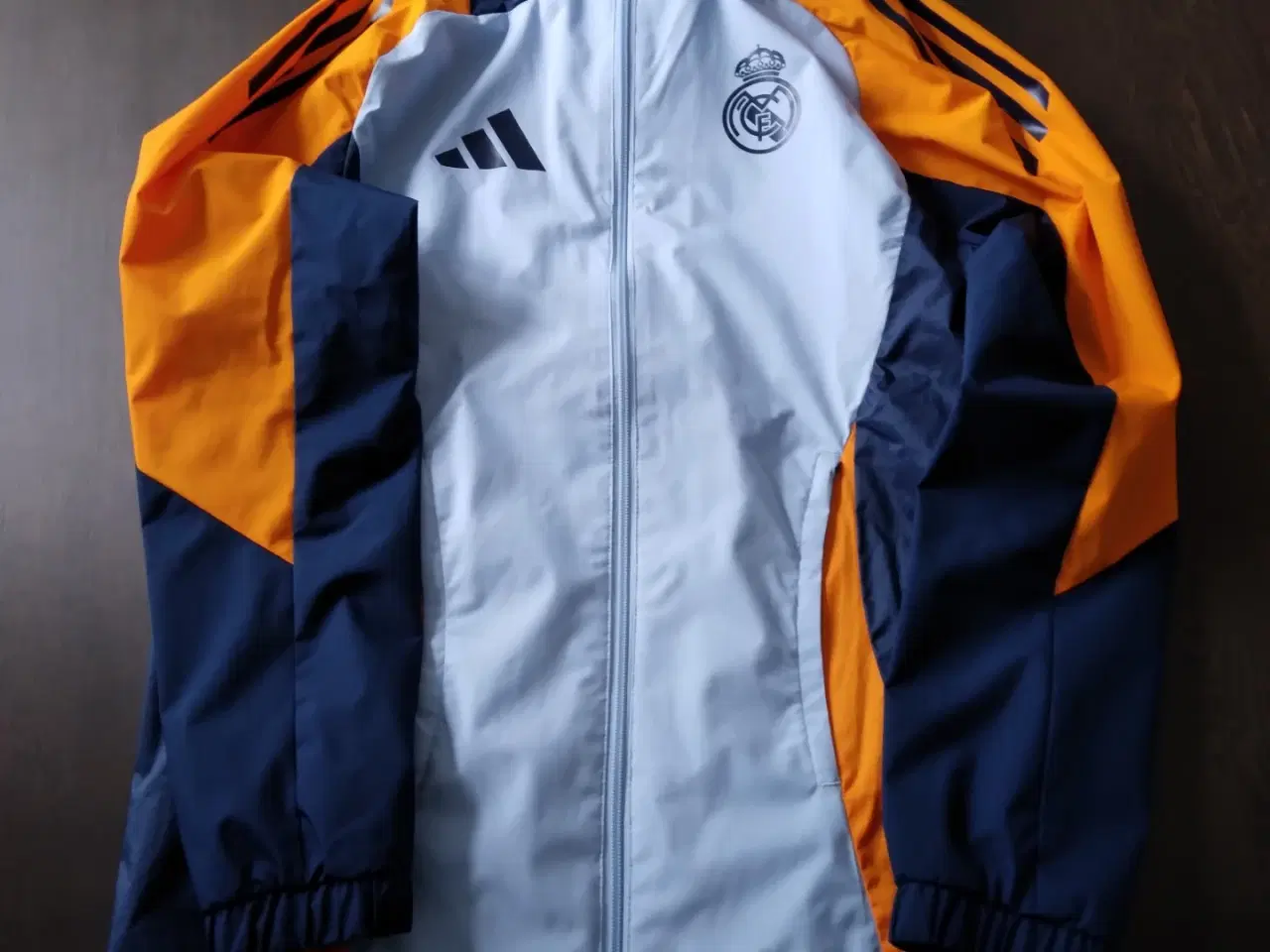Billede 1 - Orange, lys/mørkeblå regnjakke - Real Madrid