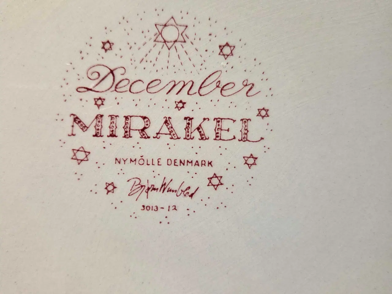 Billede 2 - Bjørn Wiinblad brikker, Rød