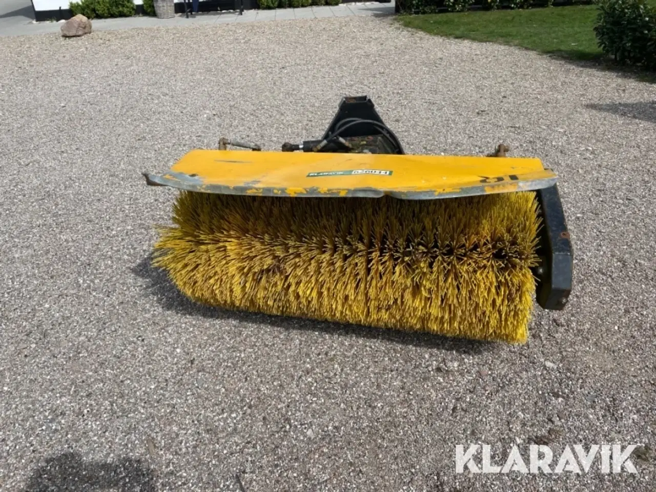 Billede 9 - Traktor med kost John Deere 3720