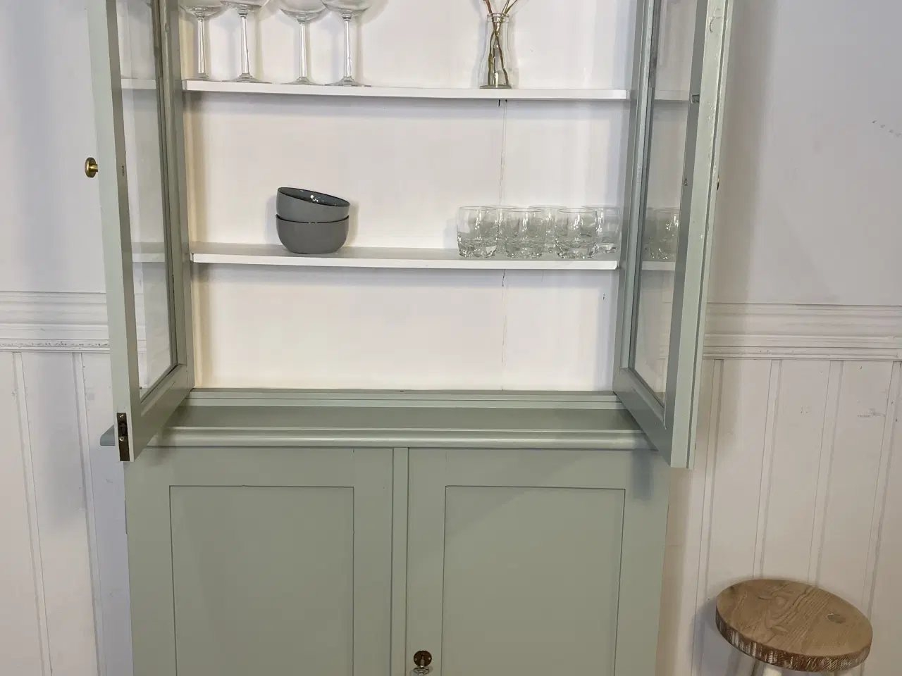 Billede 2 - Smukt vitrineskab