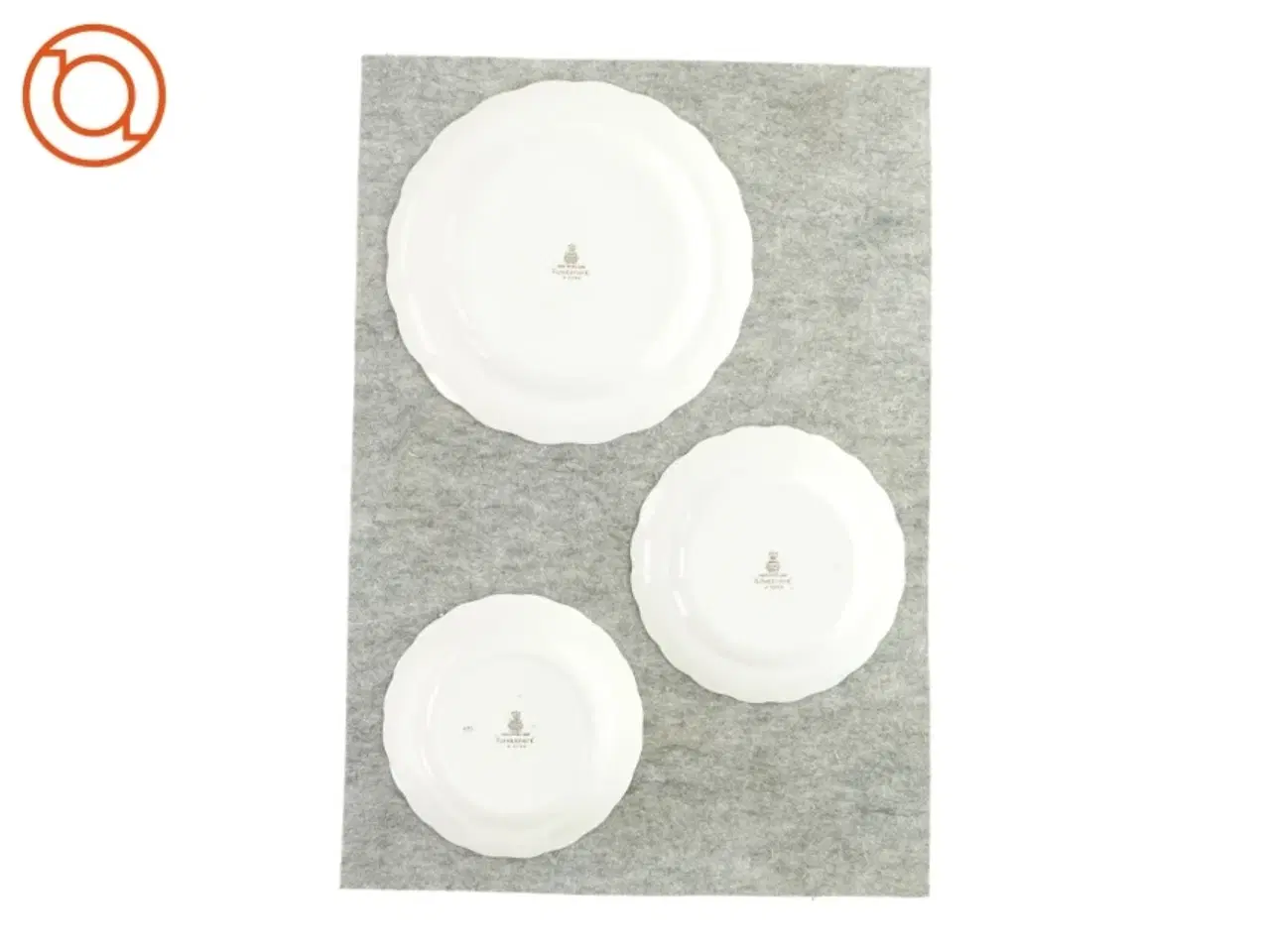 Billede 3 - Engelsk porcelænssæt 21 store tallerkener, 12 små tallerkener og 35 halvdybe/desserttallerkener