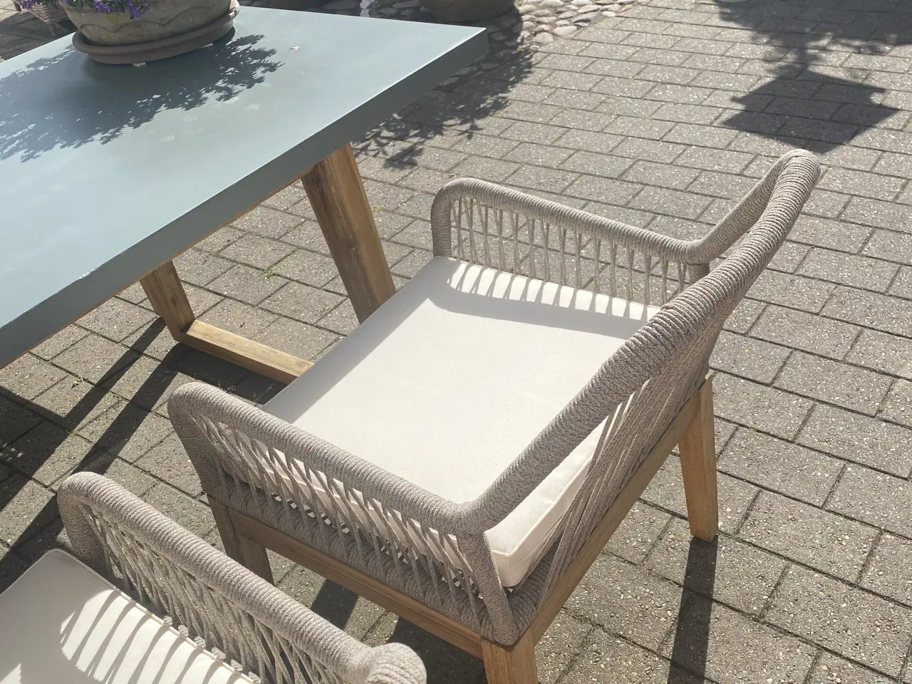 Billede 2 - Havebord ( Fiberbeton) med 4 stole