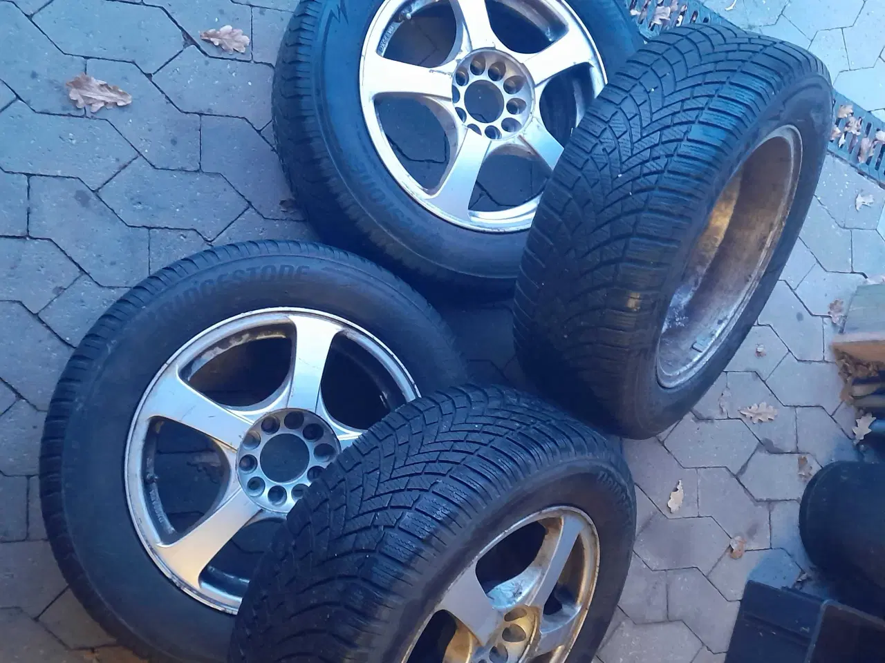 Billede 1 - Vinterdæk med fælge 215/60R16