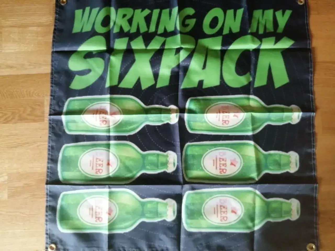 Billede 7 - øl banner som der er i loftet på Engelske barer