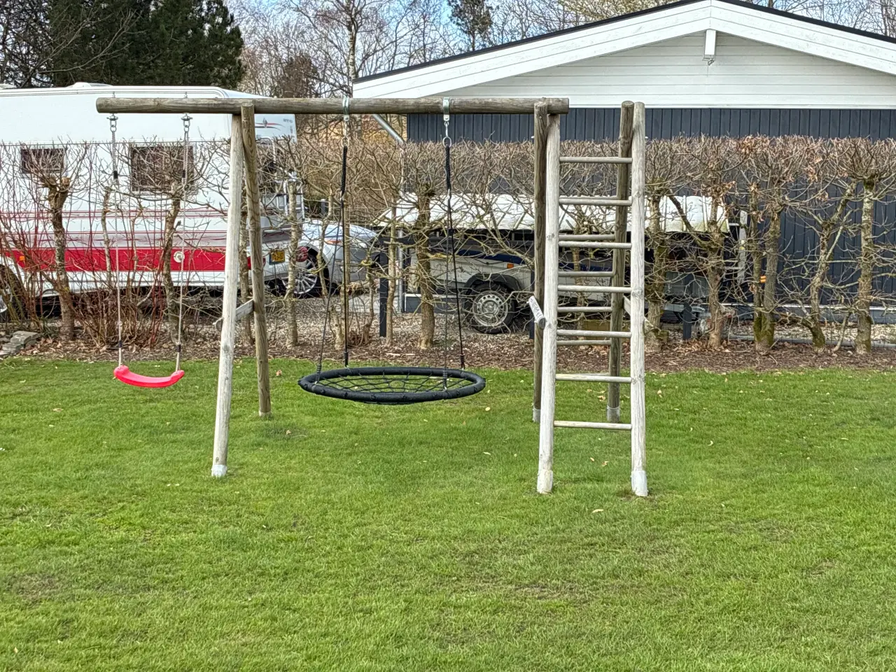 Billede 1 - Gyngestativ  med redegynge og Fundamentet 
