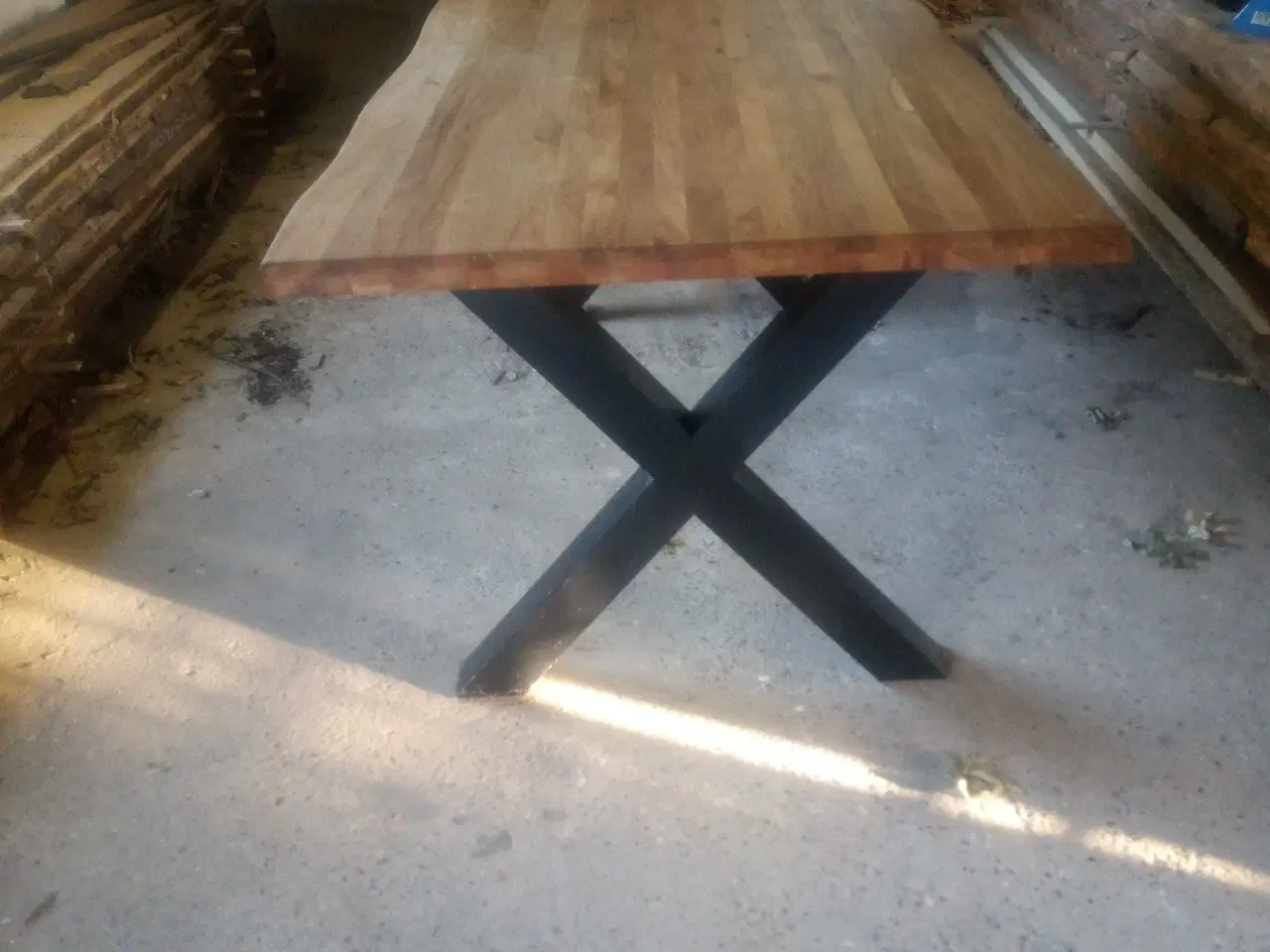 Billede 1 - Spisebord med 3 stole