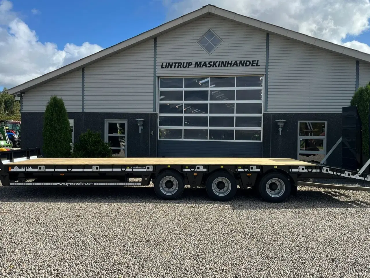 Billede 4 - Tyrone 27TLL LANG MODEL med forbredningsudstyr samt kombi bremser, både luft og hydrauliske bremser. Affjedret træk og affjedret aksler. Med hydrauliske ramper og værktøjskasse