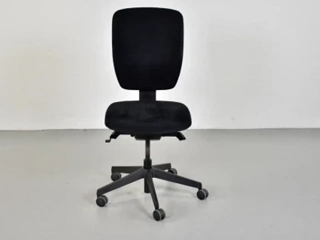Billede 1 - Duba b8 dash kontorstol med sort alcantara polster og høj ryg