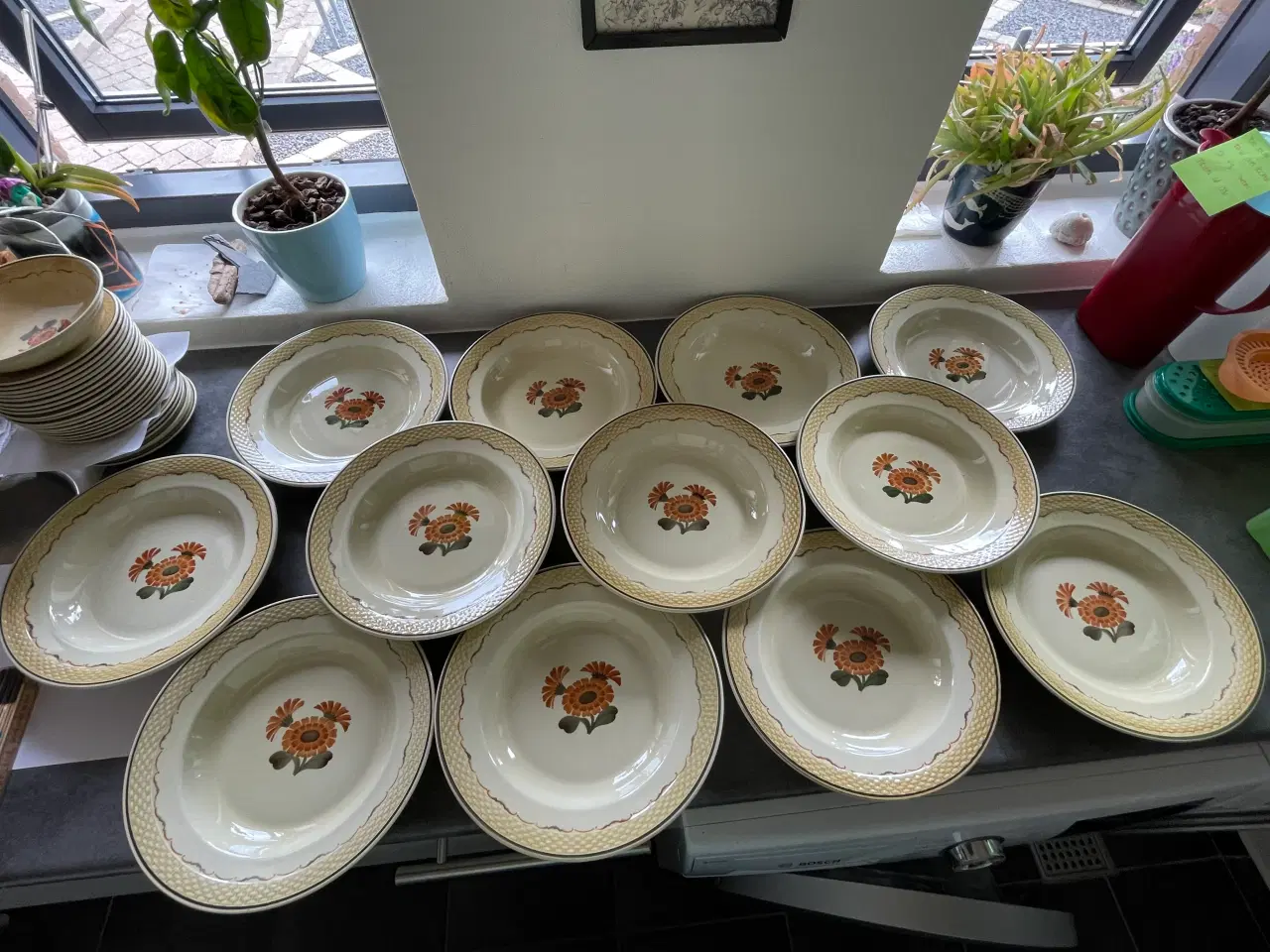 Billede 5 - Morgenfruestel, dybe tallerkner, suppeterrin 