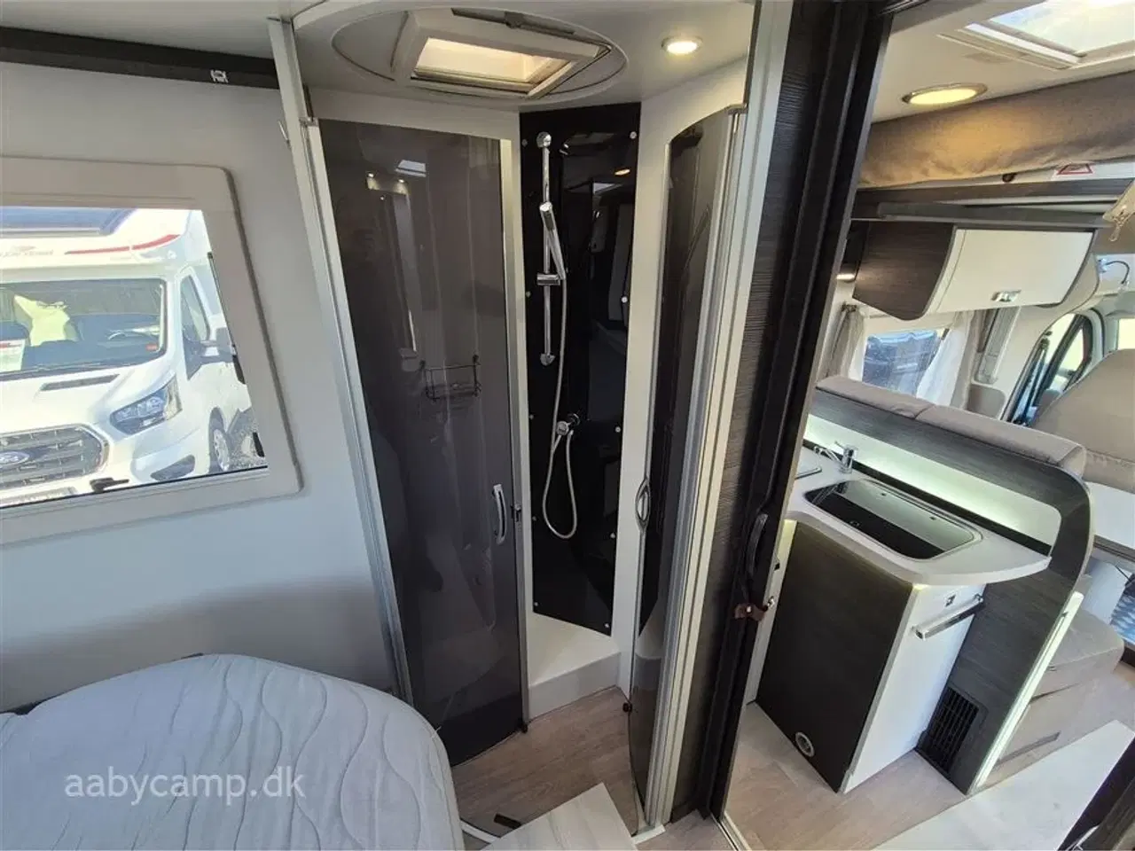 Billede 15 - 2020 - Benimar Mileo 296   markise. cykelstativ. batteri. solcelle. queensbed. 5 selepladser. Bemærk sælges Kun Til CVR!!