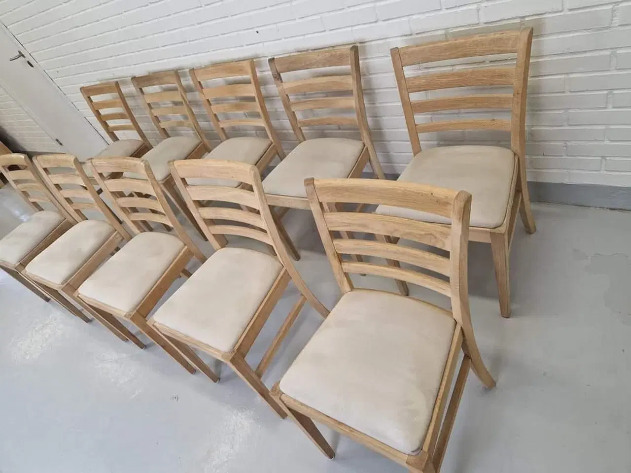 Billede 5 - Langbord med 10 stole og 1 plade.