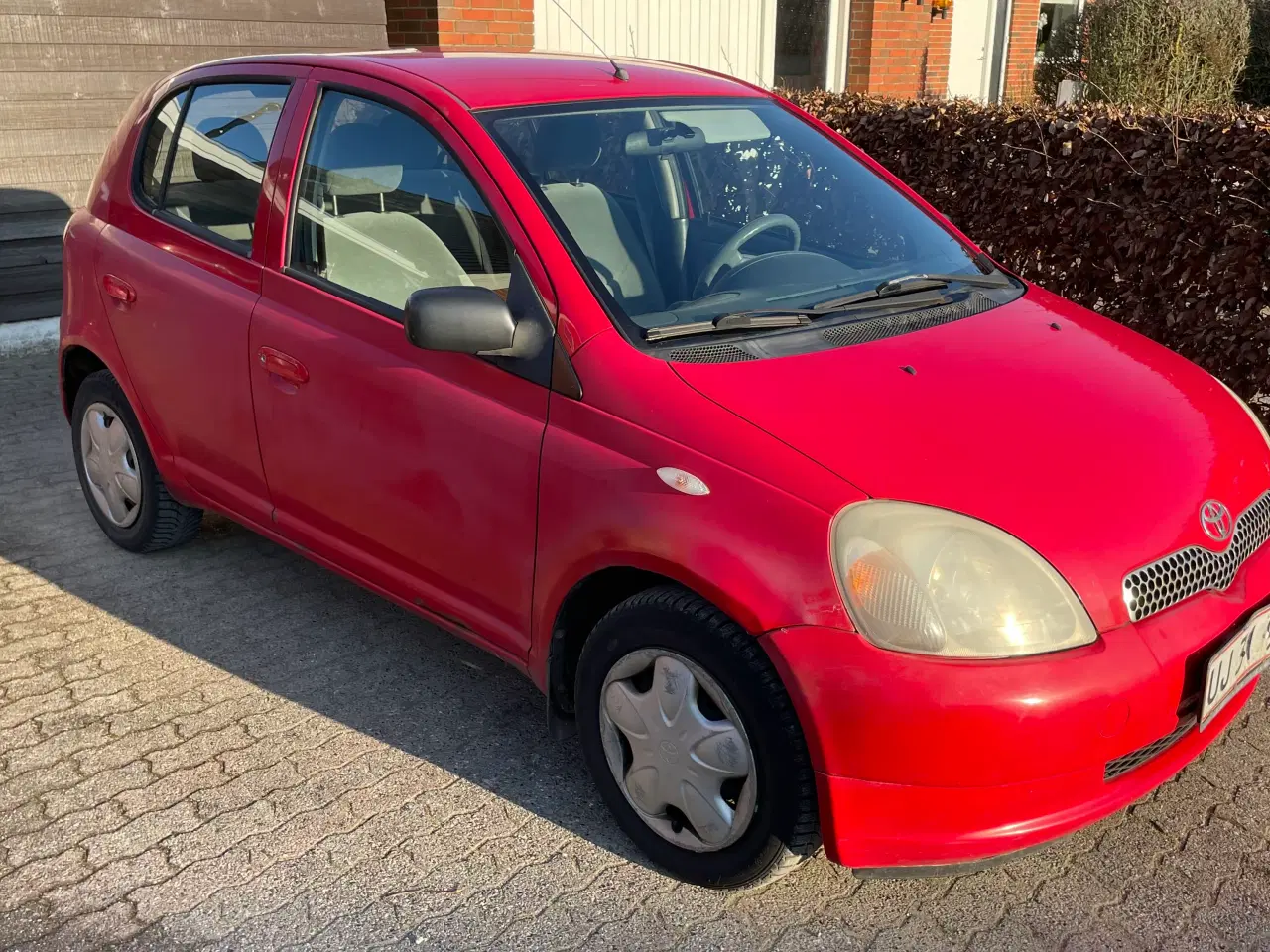 Billede 2 - Velholdt Toyota Yaris med automatgear sælges