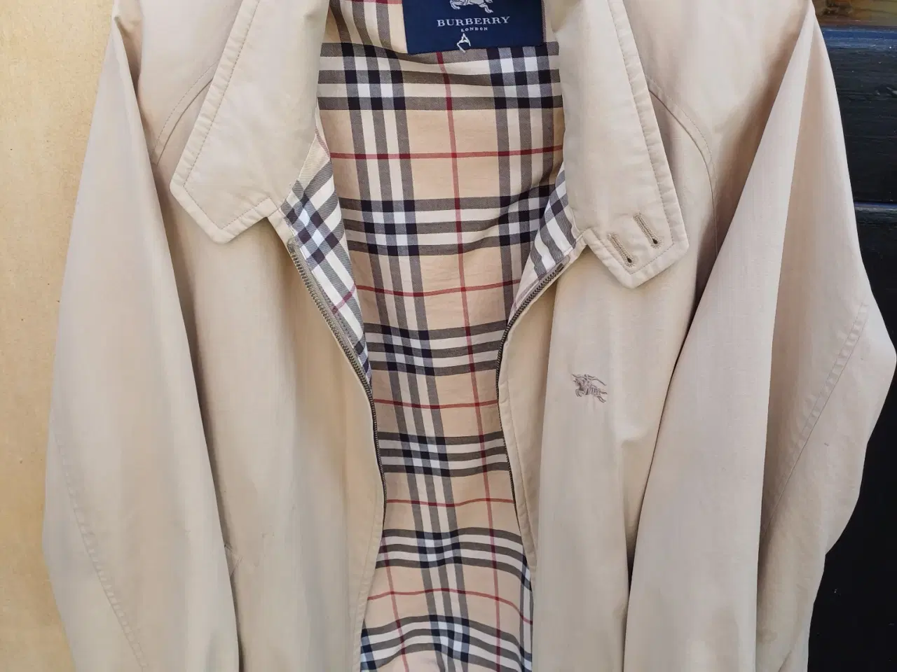 Billede 1 - Garbadine Harrington Jacket by Burberry