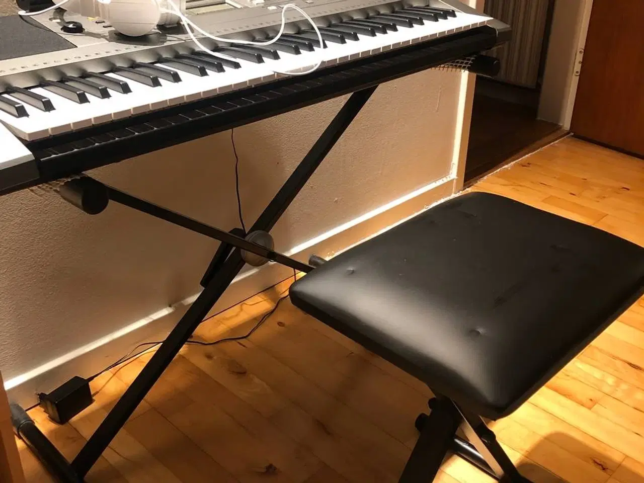 Billede 5 - Yamaha Keybord + Stativ & Stol