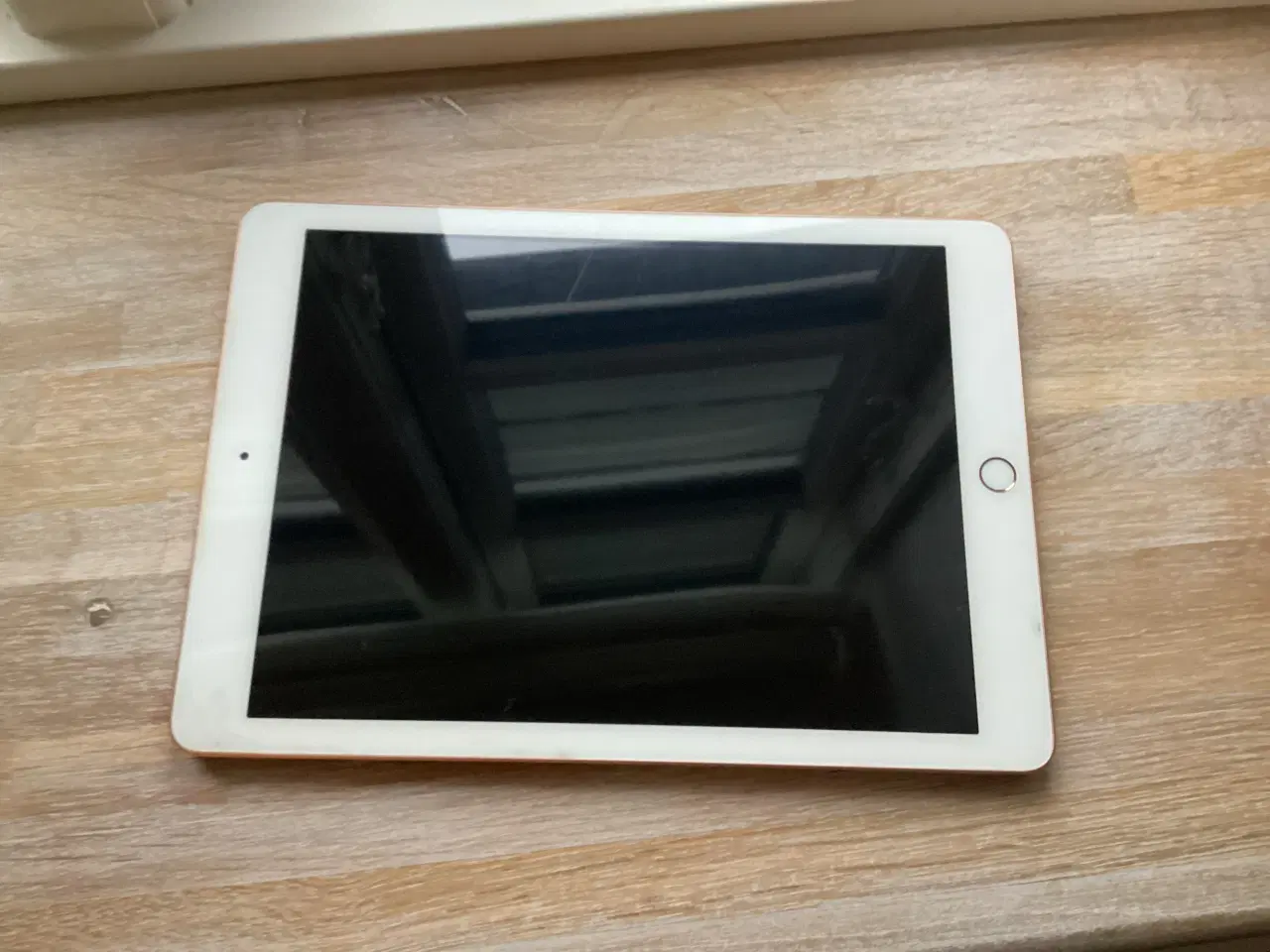 Billede 1 - iPad 6. Gen gold 32 gb ,  wifi