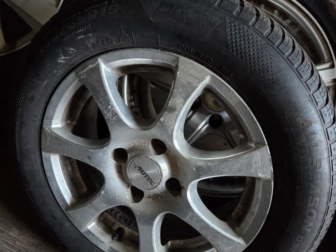 Billede 1 - 1 stk fælge med dæk