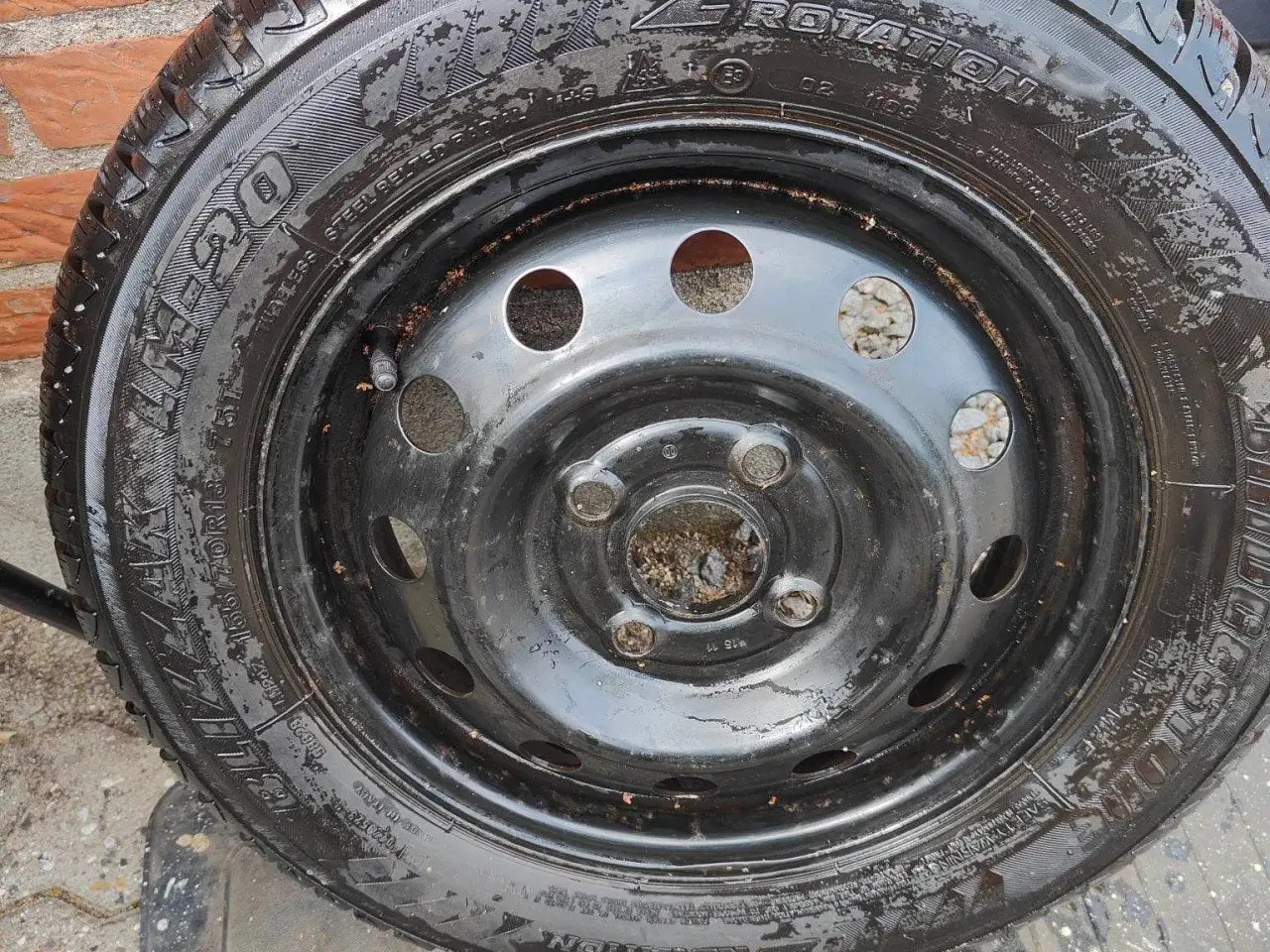 Billede 1 - 4 stk. dæk på stålfælge.155X70-R13.krydsmål 4X100