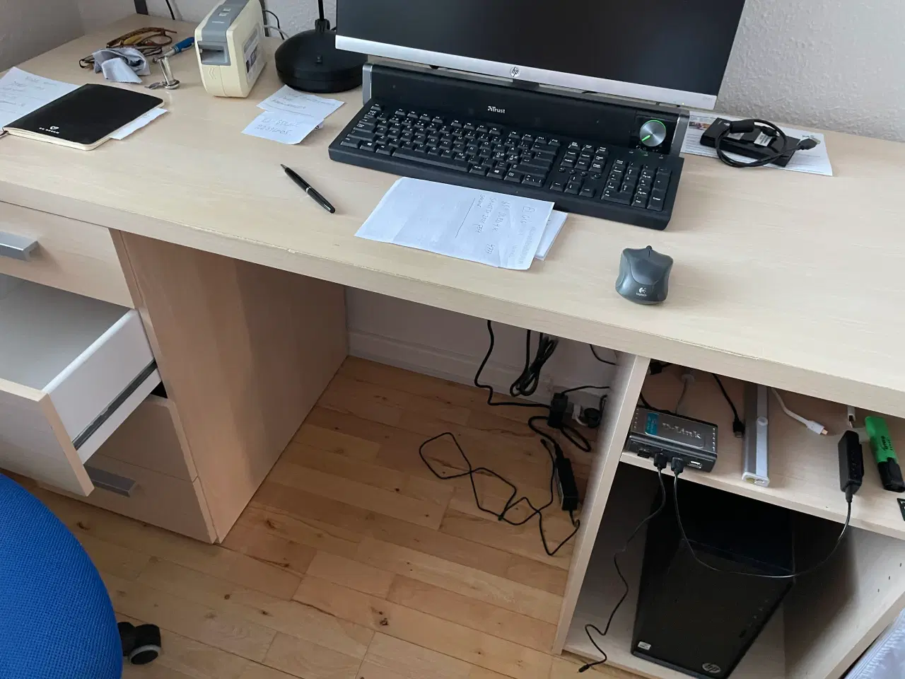 Billede 1 - Skrivebord