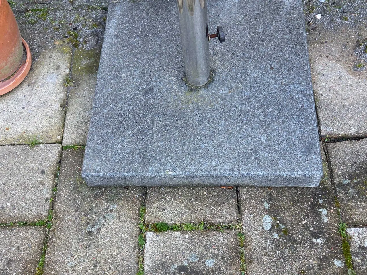 Billede 2 - Parasol med granitfod