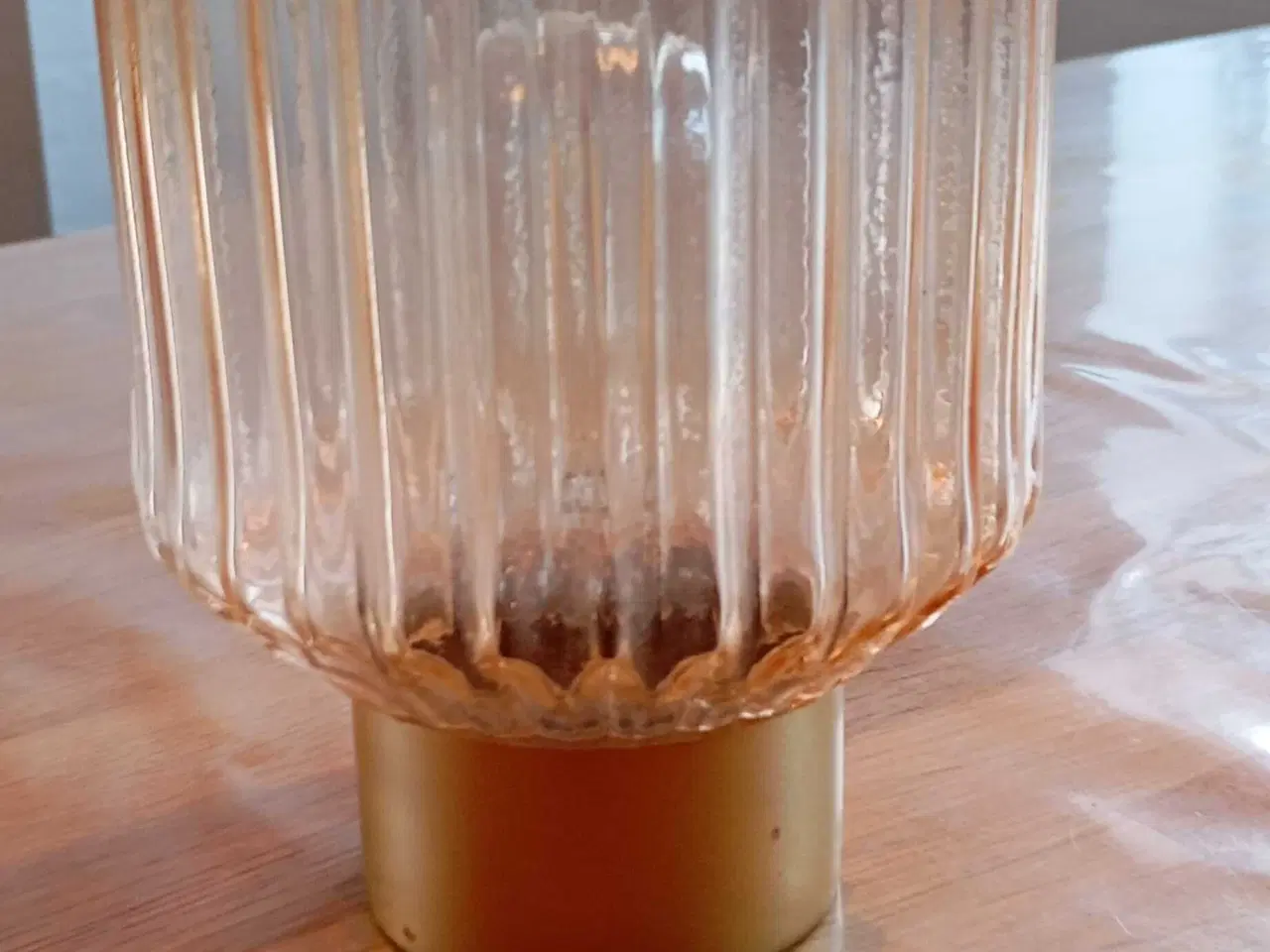 Billede 2 - Bordlampe på batteri og med timer