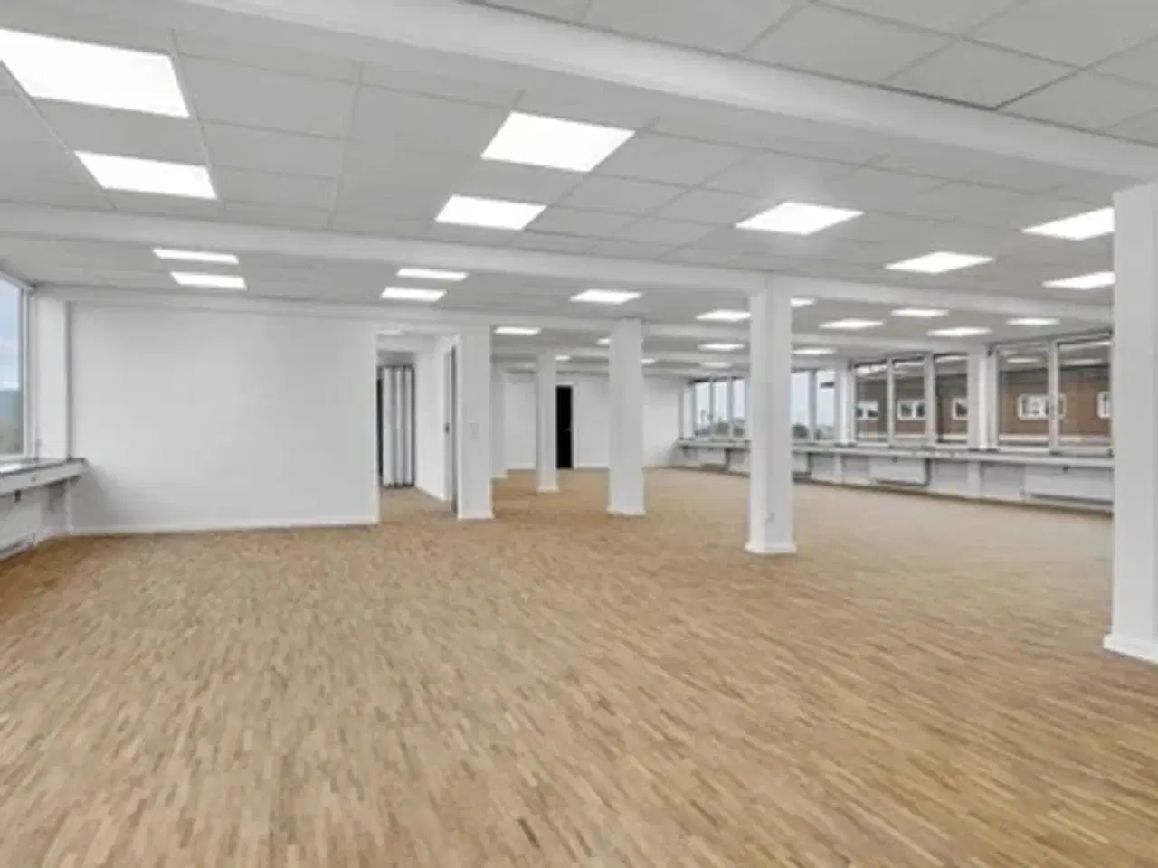 Billede 1 - 582 m² lyse kontorer i New Yorker-ejendom i Herlev!