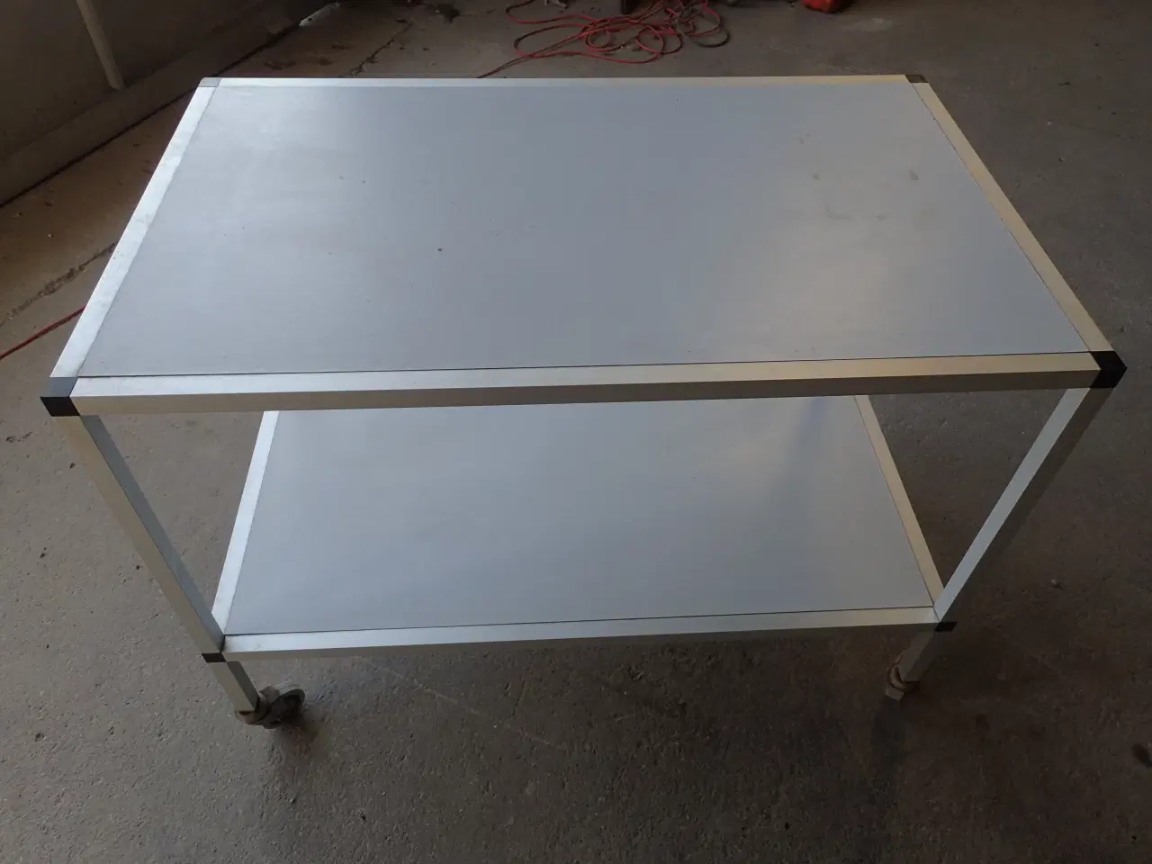 Billede 4 - Serverings/Rullebord i alu og formica.
