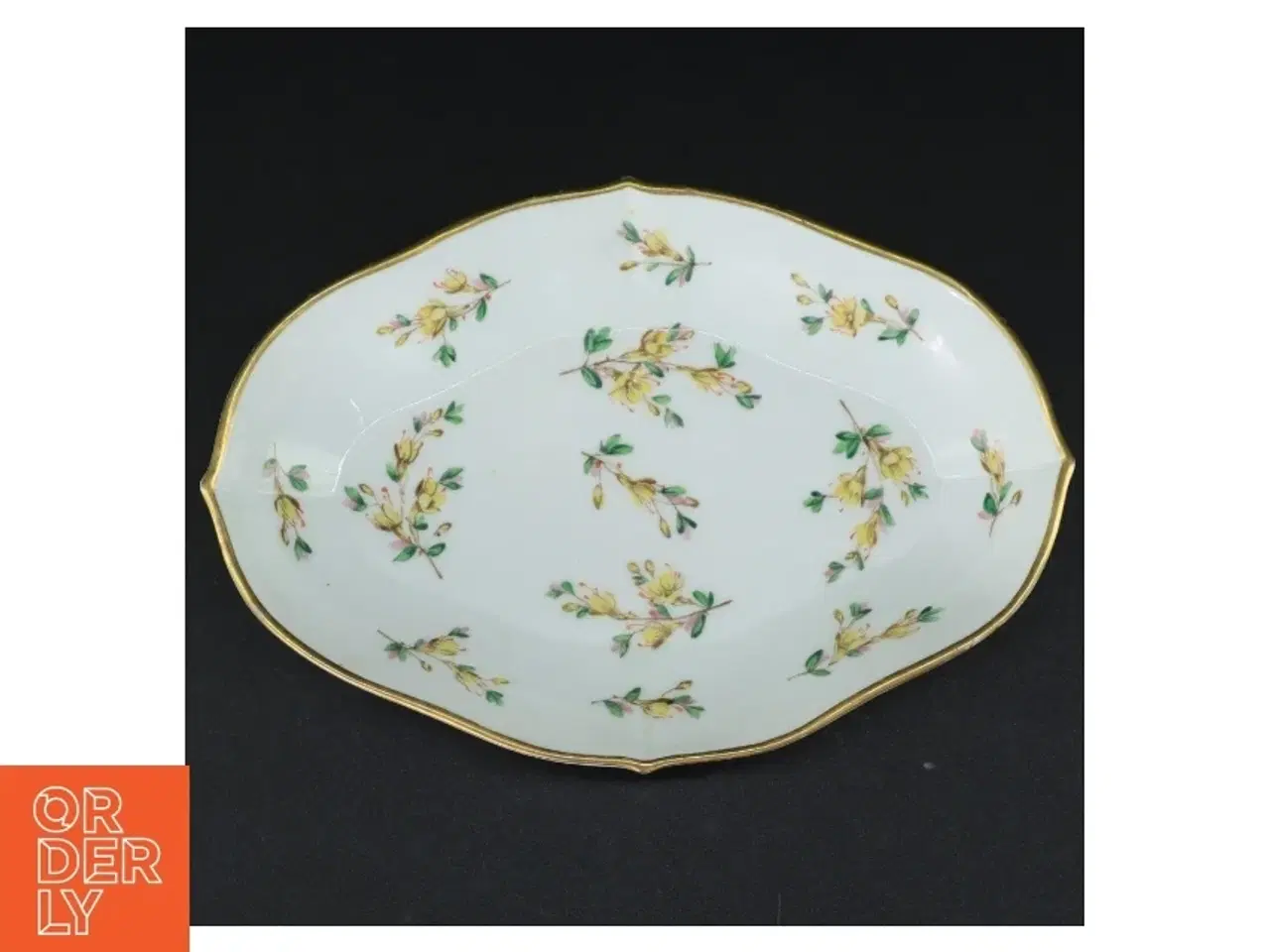 Billede 1 - Porcelænsfad med blomstermotiv fra Royal Copenhagen (str. 23 x 16 cm)