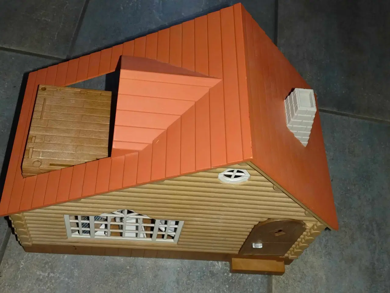 Billede 2 - Ældre sylvanian dukkehus