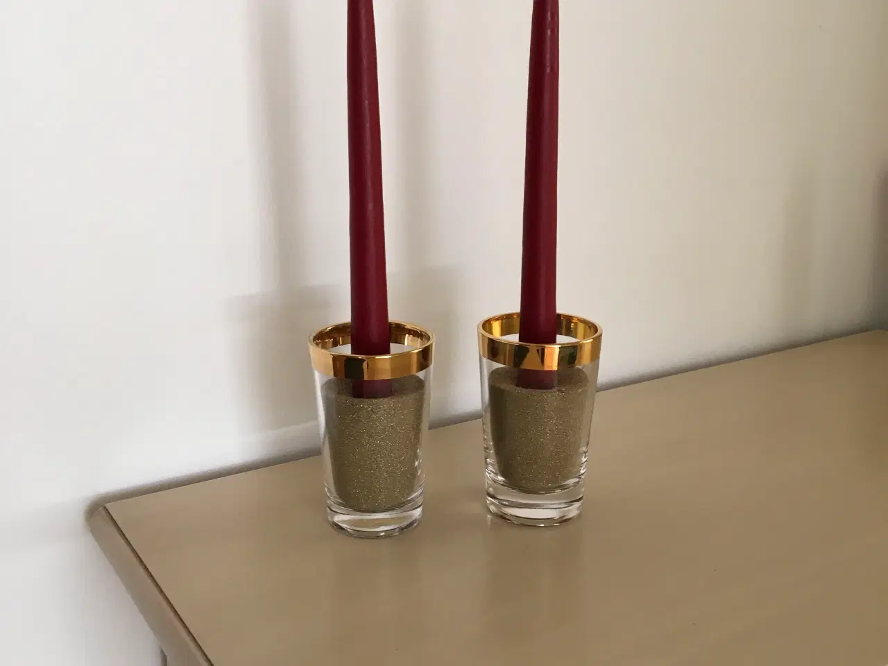 Billede 6 - 2 fine elegante lysestager med guldkant fra Ilum.