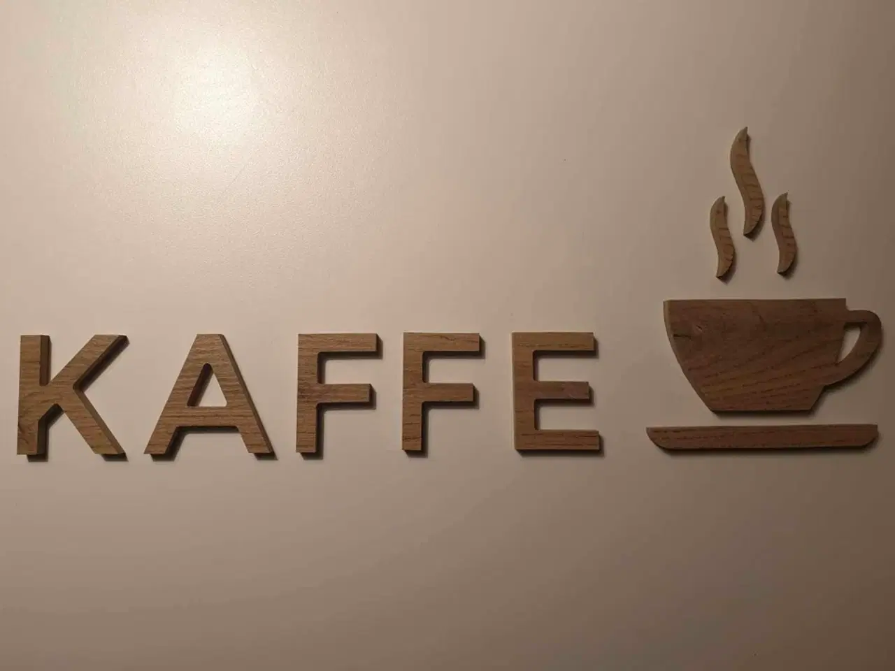 Billede 3 - Kaffeskilt, navneskilt og knagerækker