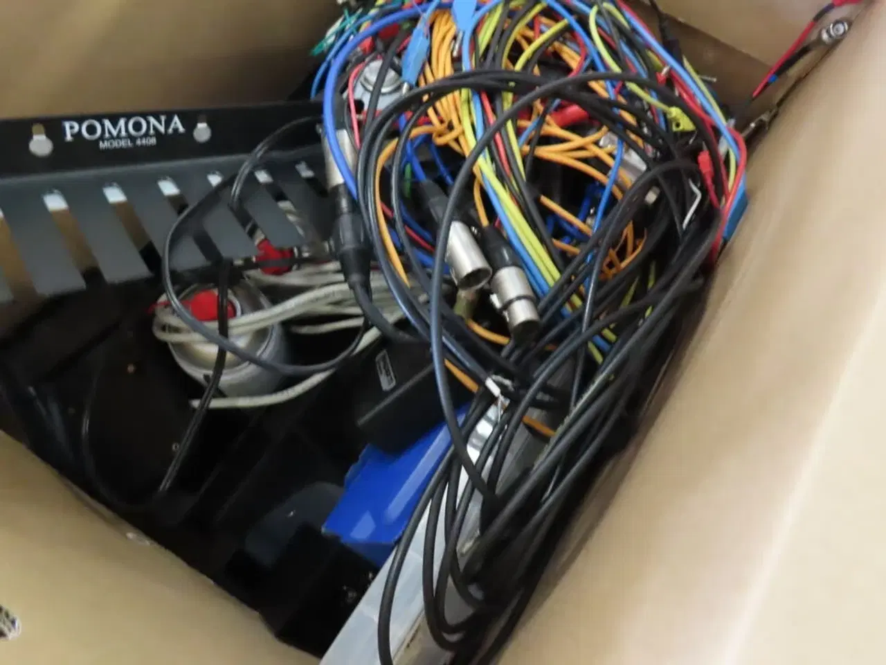 Billede 29 - Palle med rester fra TC ELECTRONIC