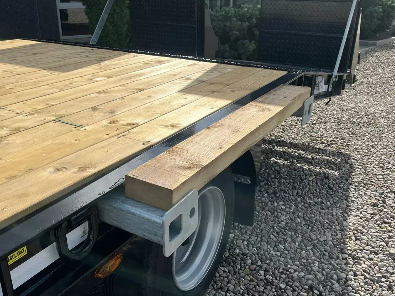 Billede 11 - Tyrone 27TLL LANG MODEL med forbredningsudstyr samt kombi bremser, både luft og hydrauliske bremser. Affjedret træk og affjedret aksler. Med hydrauliske ramper og værktøjskasse