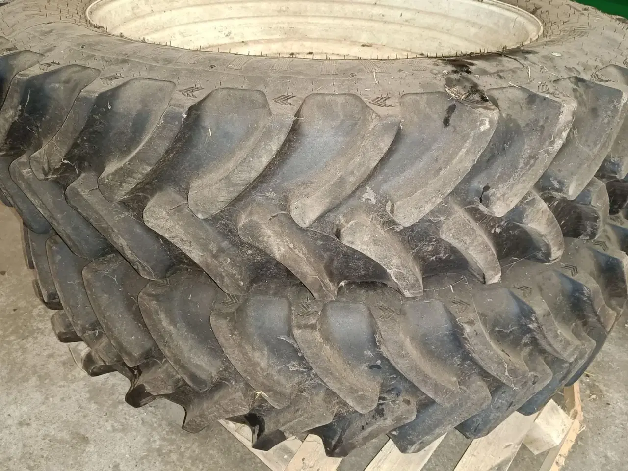 Billede 5 - - - - Hjul, For hjul 380/85 R30,  Bag hjul 380/90R46