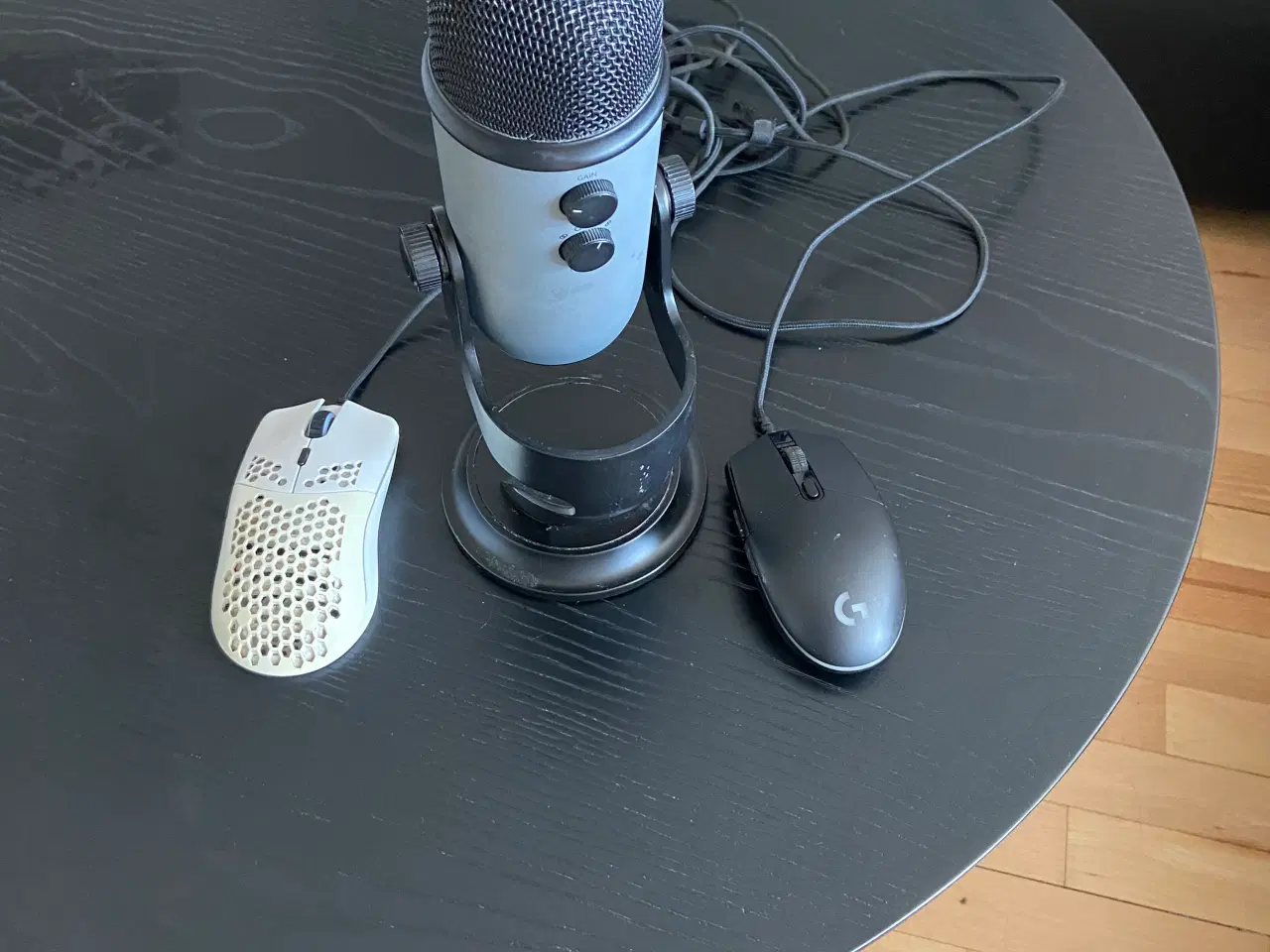 Billede 4 - Gamerstol, 2 mus og mikrofon