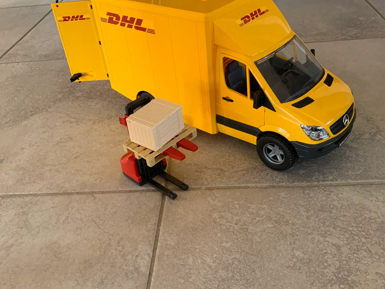 Billede 1 - Bruder DHL transporter 