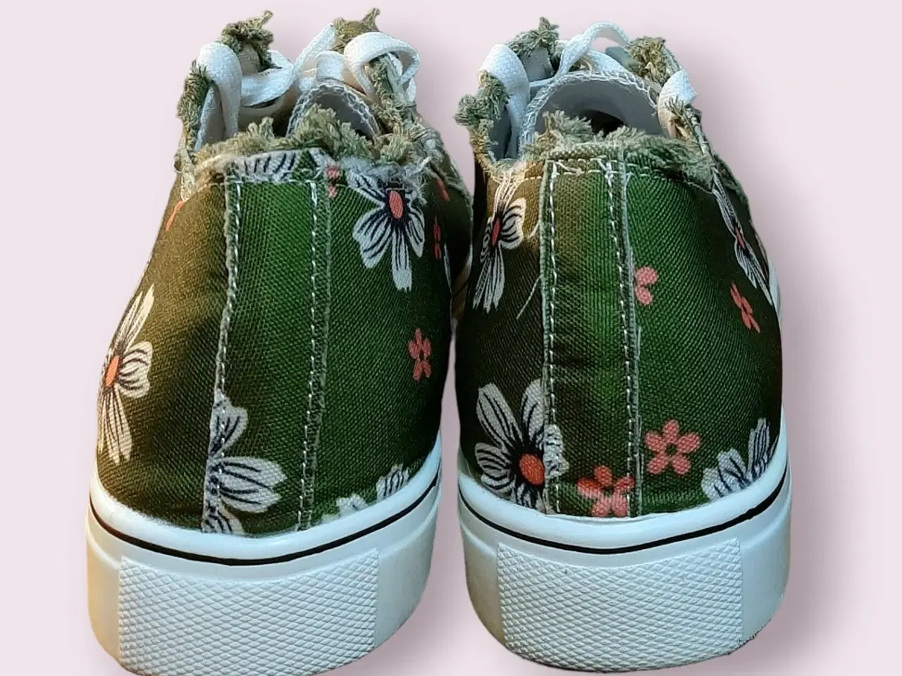 Billede 2 - Nye blomstrede sneakers 