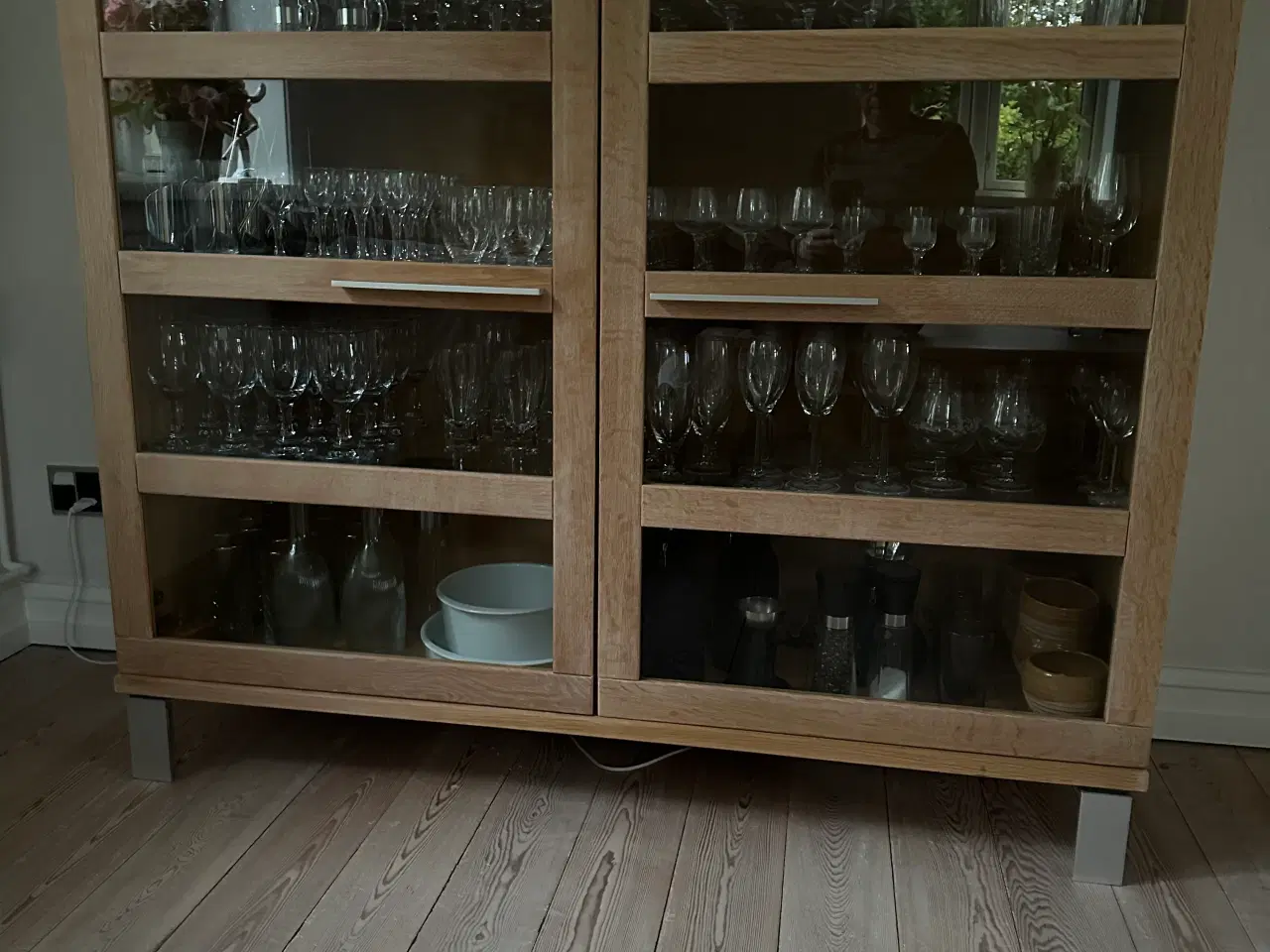 Billede 3 - Vitrineskab i hvidolieret eg