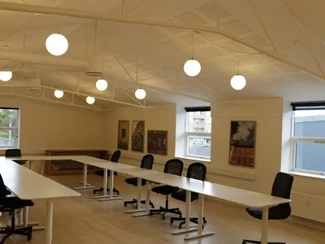 Billede 1 - Hyggeligt kontor med mulighed for parkering lige ved indgangen.