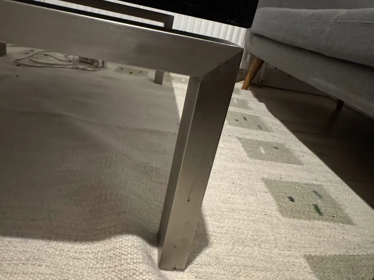 Billede 2 - Flot og rummeligt IKEA sofabord (120x80)