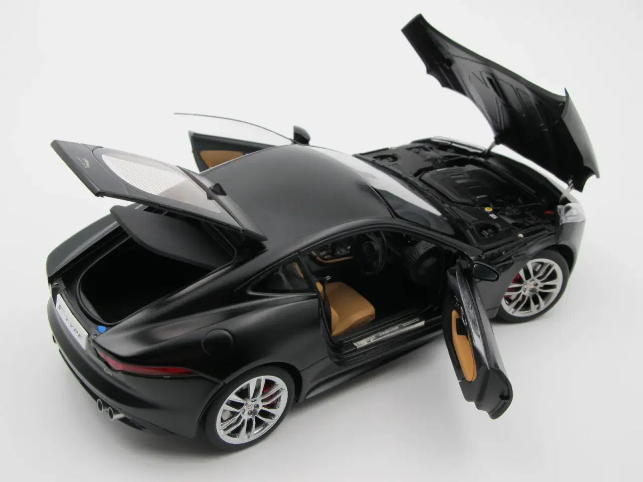 Billede 4 - 2015 Jaguar F-Type R - AUTOart - 1:18